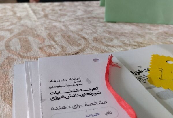 جلوه‌هایی از انتخابات شورای دانش‌آموزی در دبیرستان فرزانگان قم