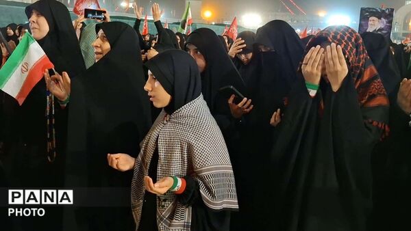 بیعت مردم با آقای شهید ایران 