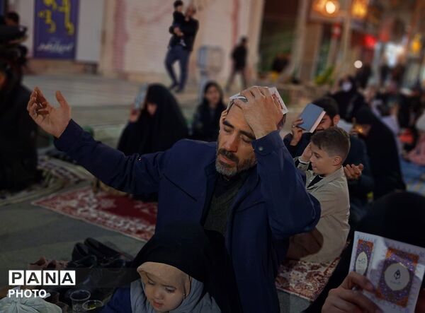 مردم کاشمر در کف خیابان عزاداری کردند
