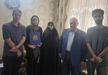 دیدار مشاوران وزیر آموزش و پرورش با خانواده ‌شهیده ‌مریم بابایی