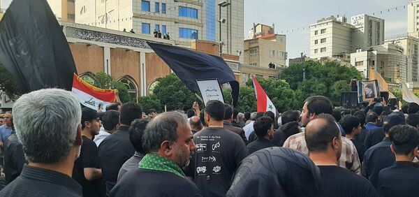 حضور پرشور مردم در تشییع پیکر مطهر رئیس جمهور و یاران همراه در مشهد مقدس