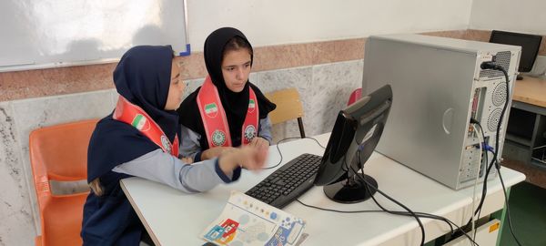 بازدید دانش‌آموزان پیشتاز‌ مدرسه شهید خاقانی از کلاس‌های رایانه کانون سمیه شیروان