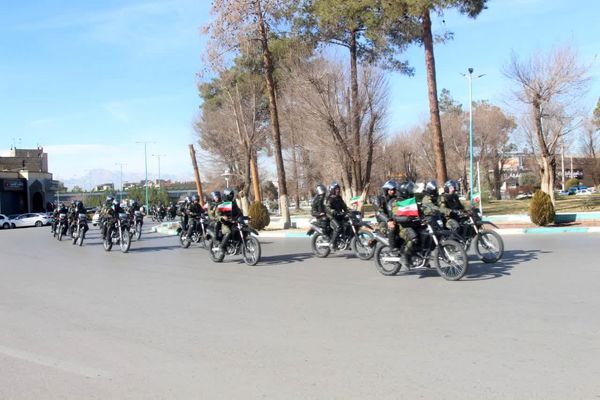 مراسم نمادین ورود امام خمینی(ره) در فرودگاه شهید صدوقی یزد