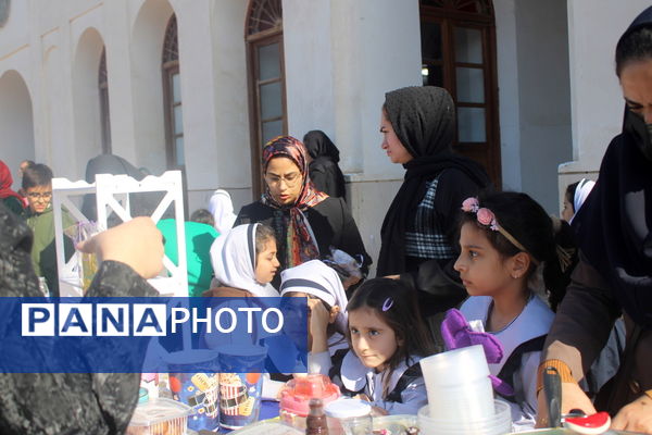 بازارچه حمایت از کسب کار دانش‌آموزان دبستان کیهان بوشهر 