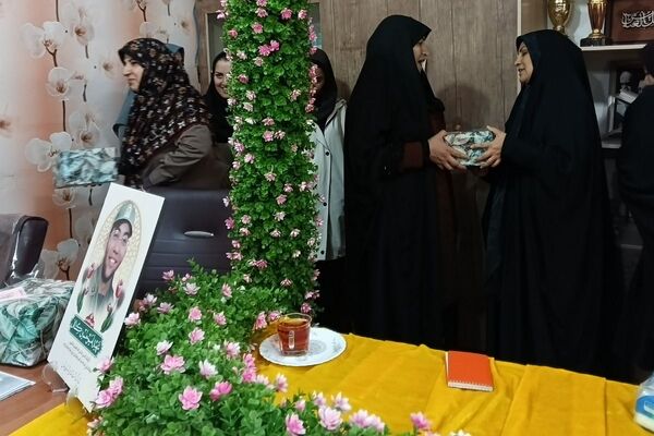 حضور مادر شهید امیرحسین گشانی و قدردانی از معلمان