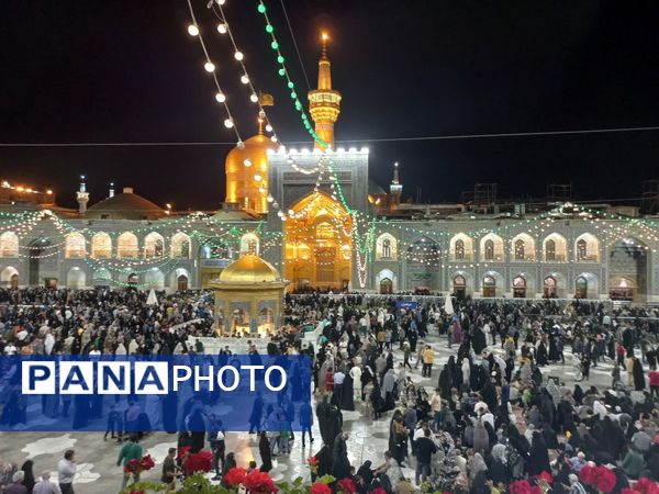 سیل عظیم زائران و مجاوران حرم امام رضا (ع) در شب ولادت یازدهمین امام شیعیان