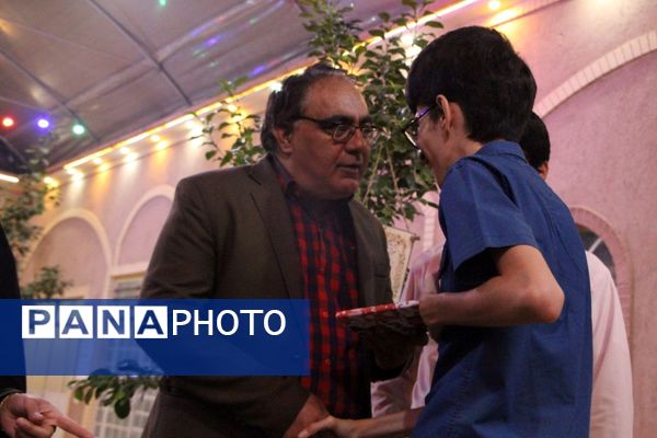 محفل شعر در سازمان دانش‌آموزی یزد 