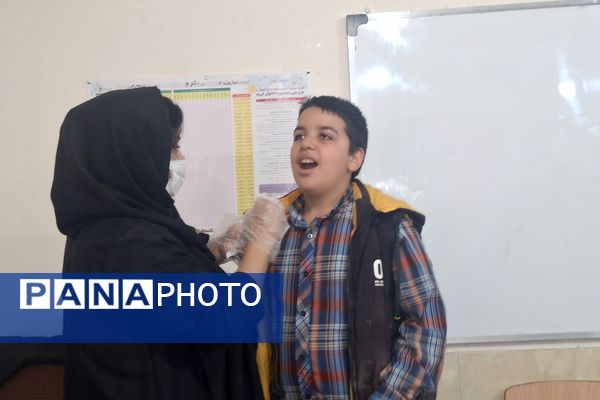 اجرای طرح وارنیش فلوراید در آموزشگاه معارف ۶ شیراز