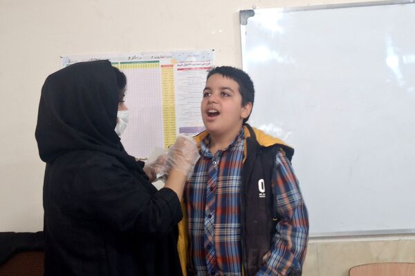 اجرای طرح وارنیش فلوراید در آموزشگاه معارف ۶ شیراز