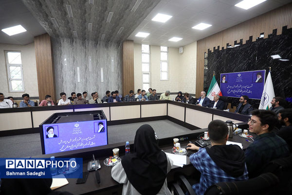 نشست صمیمی وزیر آموزش و پرورش با مدال آوران المپیادهای علمی