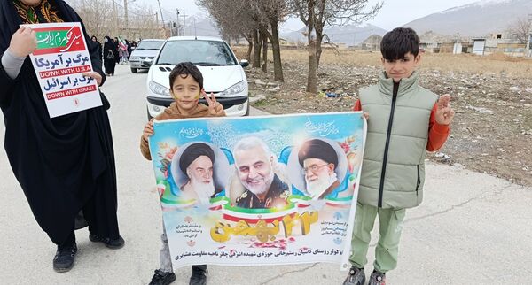 جامعه پرشورفرهنگیان و دانش آموزان در راهپیمایی ۲۲ بهمن منطقه بیرانوند