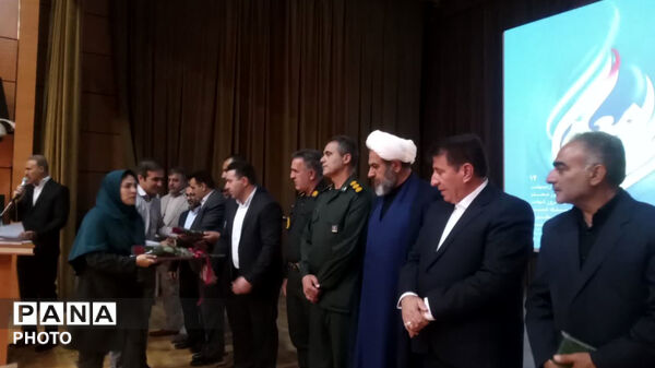 آیین گرامیداشت هفته معلم و تجلیل ازمعلمین زحمت کش  شهرستان کوهدشت 
