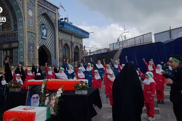 تشییع نمادین رهبر شهید