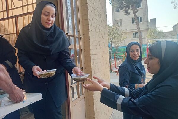 برپایی ایستگاه صلواتی و شهادت حضرت زهرا در مدرسه شهید زهره‌وند قرچک 