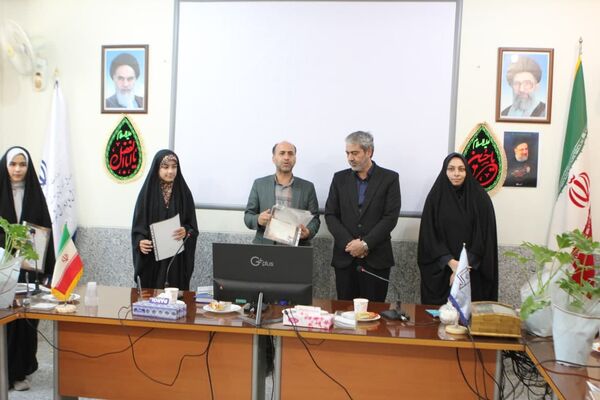تجلیل از دانش‌آموز خبرنگاران پانا کاشان