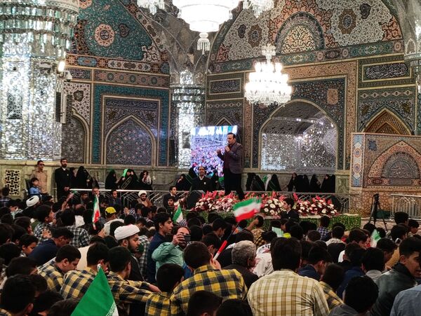 اجتماع 5 هزار نفری نوجوانان دانش آموز در حرم مطهر رضوی 