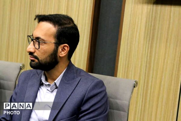 آیین تجلیل از مدیران مدارس تمام تشکیلاتی و مدیران سازمان دانش آموزی مناطق ۱۹ گانه تهران 