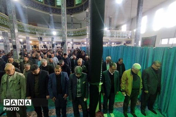 اقامه نماز باشکوه عید سعید فطر در شهرستان فیروزکوه