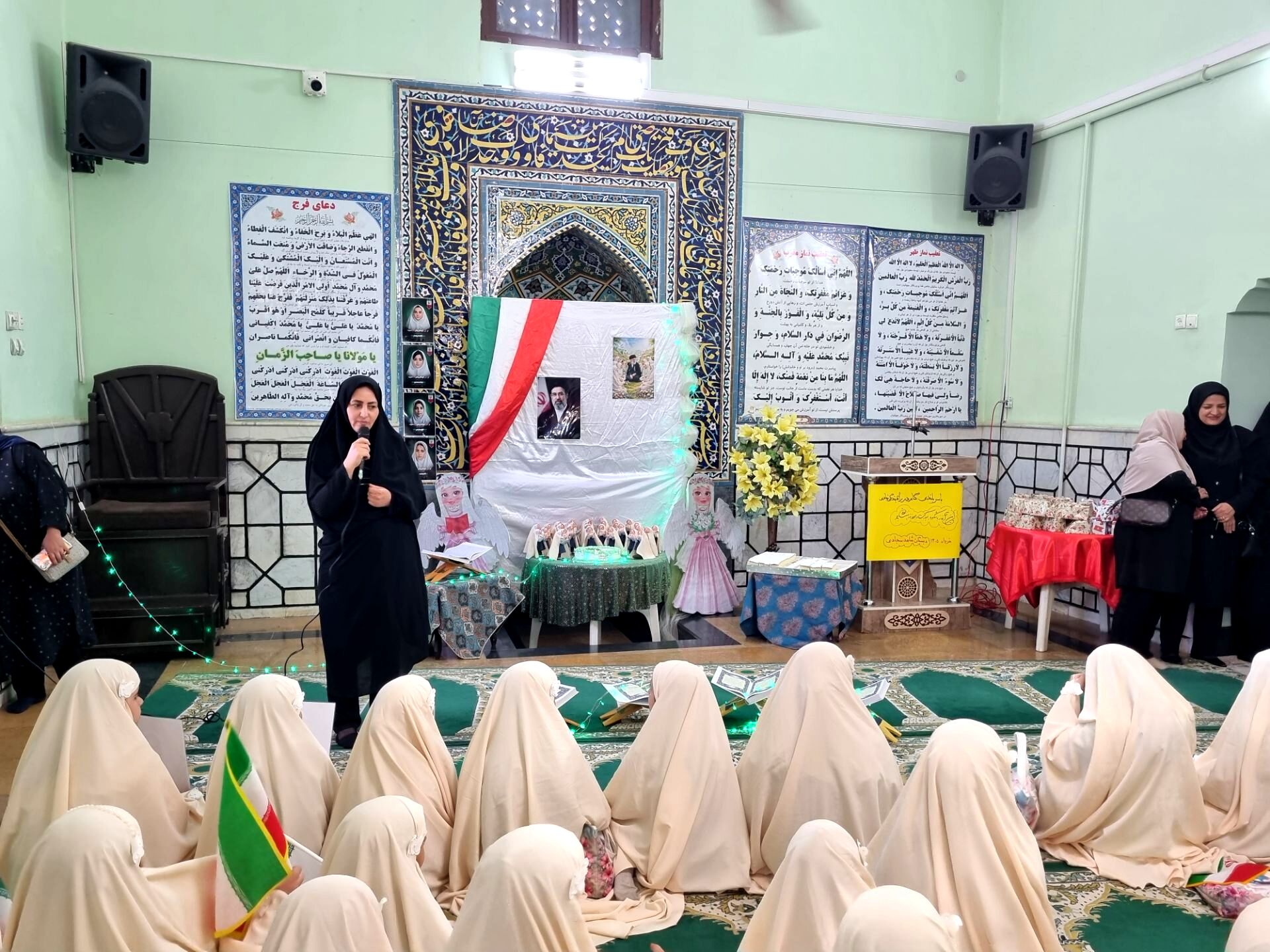 جشن تکلیف دانش آموزان پایه سوم دبستان شاهد  سجادی در امامزاده محروق 