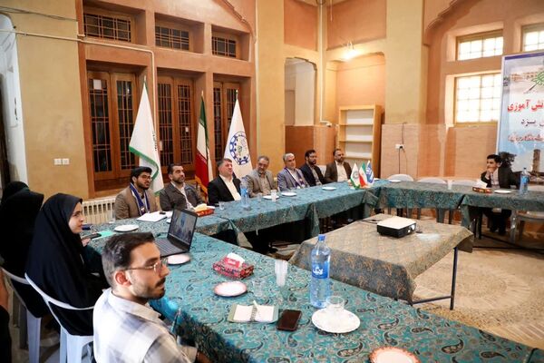 بازدید استاندار یزد از سازمان دانش‌آموزی استان یزد