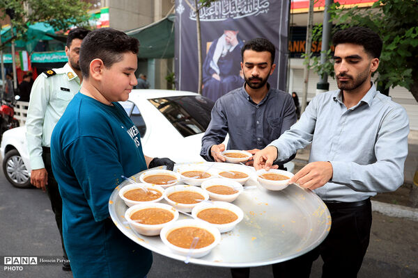 موکب وزارت آموزش و پرورش از از زائران و تشییع‌کنندگان پیکر رهبر شهید