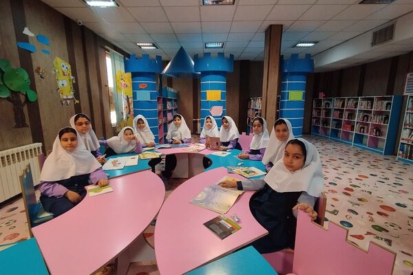  پیوند دانش‌آموزان دبستان سرای دانش با فرهنگ کتاب و کتابخوانی