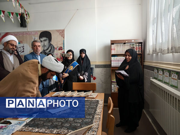 حال و هوای نمایشگاه مدرسه انقلاب در شهر جعفریه قم