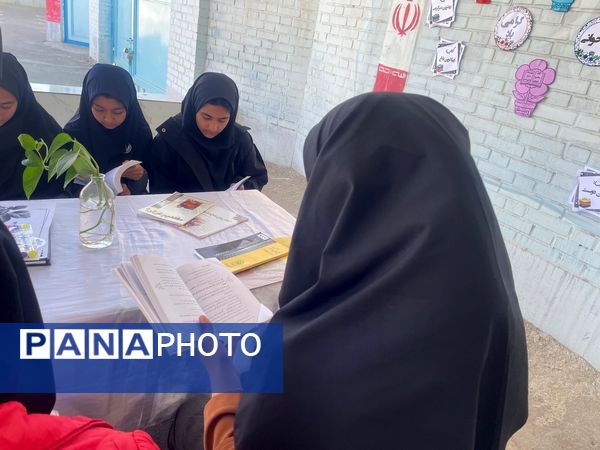 افتتاحیه کافه کتاب در دبیرستان دخترانه امید 