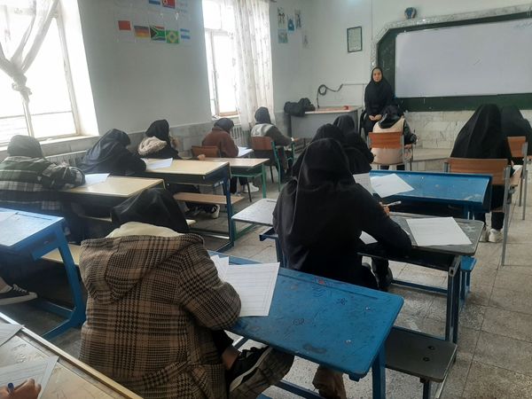 امتحانات نوبت اول دانش آموزان دبیرستان نیایش شهرستان باخرز