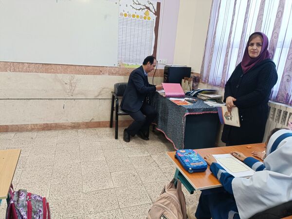 بازدید و ارزیابی مسئولان آموزش پرورش از دبستان زنده  یاد امینی پور