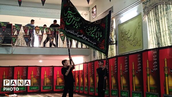 نمازخانه مدرسه دکتر حسابی ۲، سیاه‌پوش بانوی دو عالم 