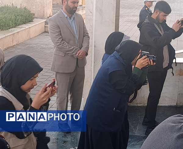 مراسم استقبال از وزیر آموزش و پرورش در گلزار شهدای نیشابور 