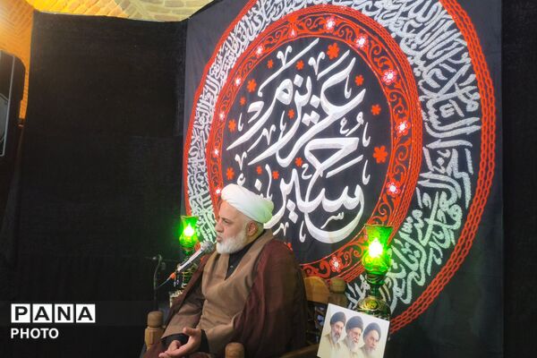 سوگواری شب‌های محرم در مسجد باقرآباد شیراز