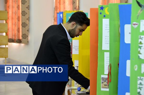 افتتاح نمایشگاه پژوهش های دانش آموزی در چارچوب جشنواره جابر بن حیان 