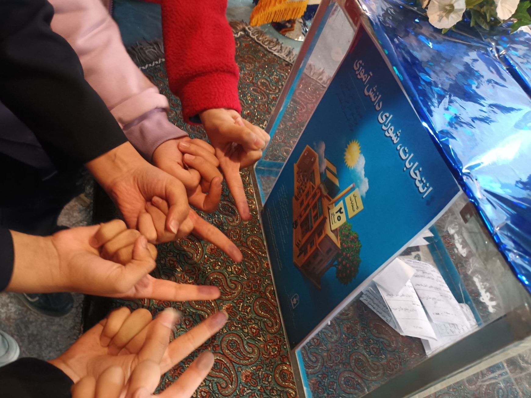 انتخاب نماینده دانش آموزان در دبیرستان نمونه فرهنگ مهشید مصلی نژاد ناحیه ۶