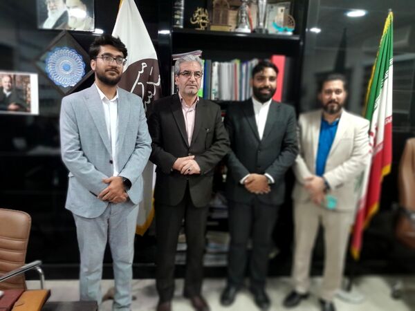 بازدید معاون وزیر و رئیس مرکز اطلاع رسانی و روابط عمومی وزارت آموزش و پرورش از مدرسه ماندگار سعادت بوشهر