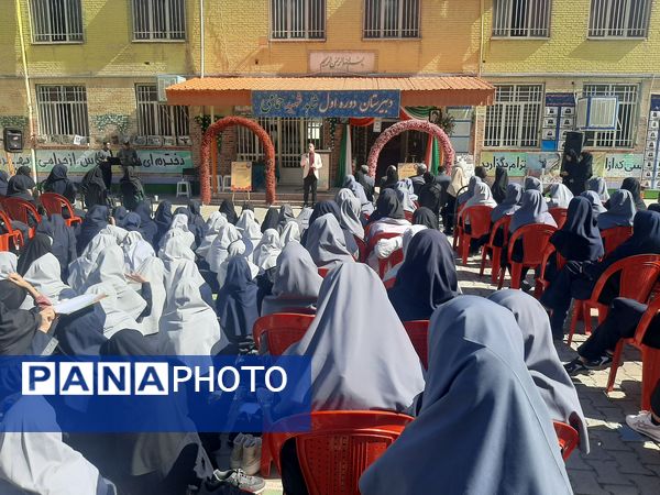 بزرگداشت هفته‌ دفاع مقدس در دبیرستان شاهد شهید حمامی