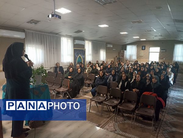 نخستین جلسه آموزش خانواده در دبیرستان بی بی سلطنت قفلی