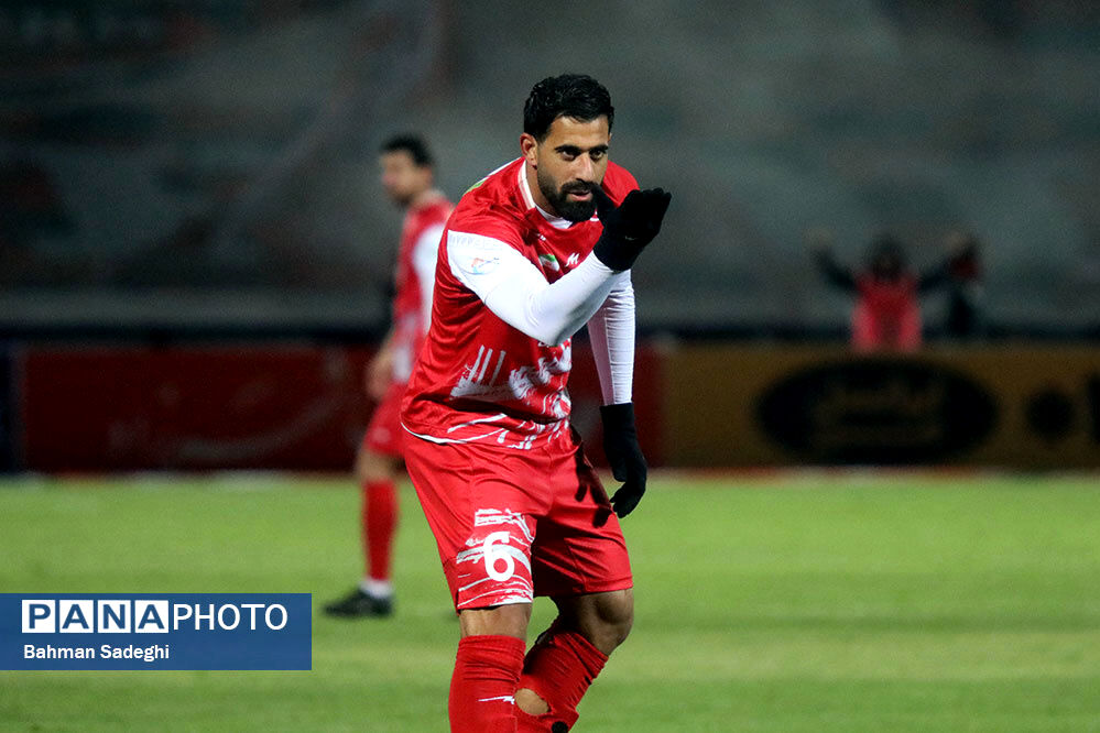 تمدید قرارداد دو ستاره پرسپولیس برروی میز درویش