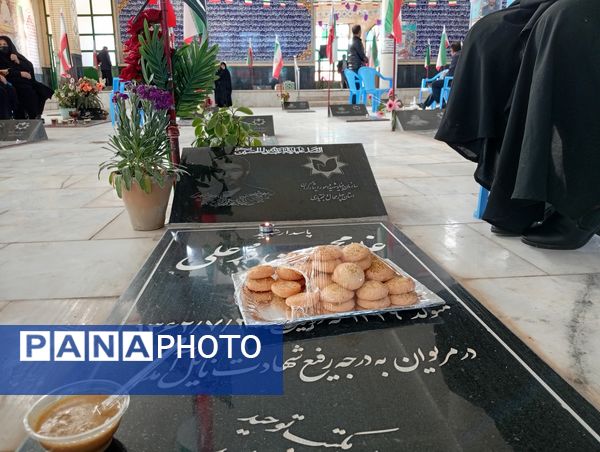 محفل شهدا در گلزار شهدای شهر بن 