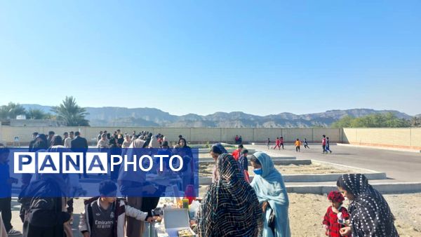 بازارچه دانش‌آموزی در منطقه فین