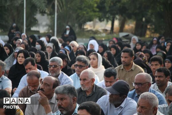 طنین نماز عید قربان در بقعه متبرک امامزاده شاه قطب‌الدین حیدر (ع) رودان