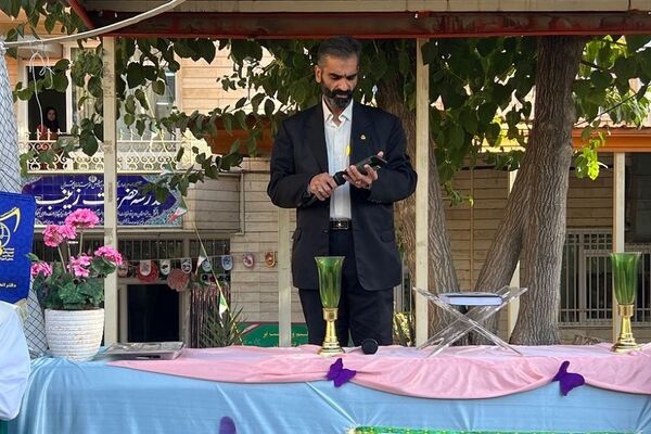  محفل انس با قرآن با حضور خادمین حرم مطهر امام رضا(ع) در مدرسه حضرت زینب(س) ناحیه یک شهرری