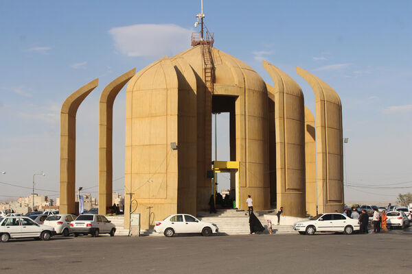 زمزمه عاشقانه دعای عرفه در یادمان 14 شهید گمنام کوه خضر نبی(ع)