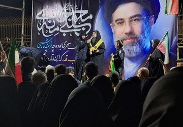 رجز خوانی منشی اول شورای دانش آموزی استان خراسان رضوی در تجمعات شبانه خلیل آباد