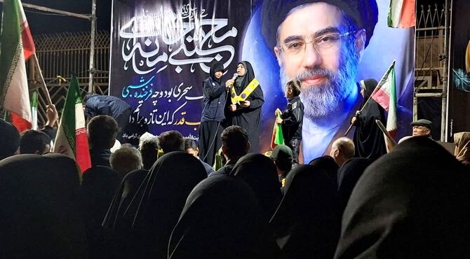 رجز خوانی منشی اول شورای دانش آموزی استان خراسان رضوی در تجمعات شبانه خلیل آباد