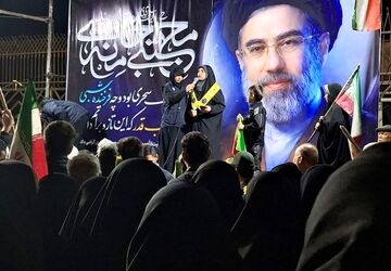 رجز خوانی منشی اول شورای دانش آموزی استان خراسان رضوی در تجمعات شبانه خلیل آباد