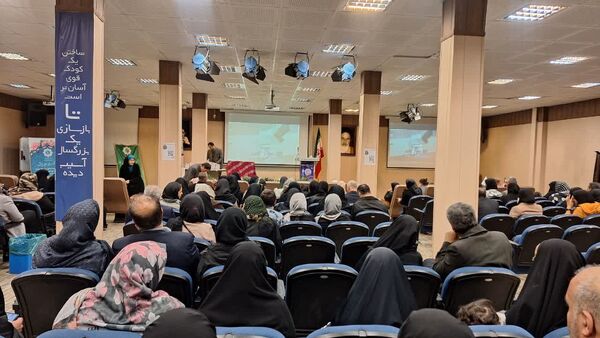 گردهمایی نویسندگان دهه هشتادی در تهران