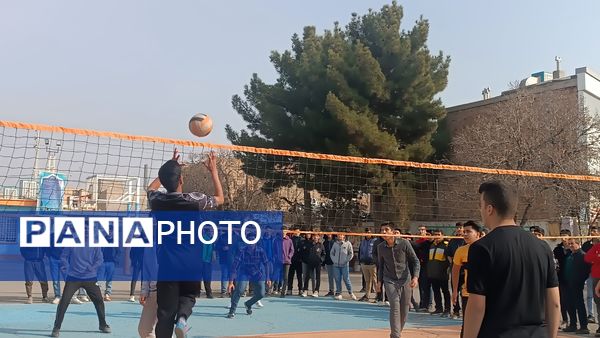 برگزاری فینال مسابقات والیبال گروهی درون مدرسه‌ای در دبیرستان شاهد ابوذر غفاری 