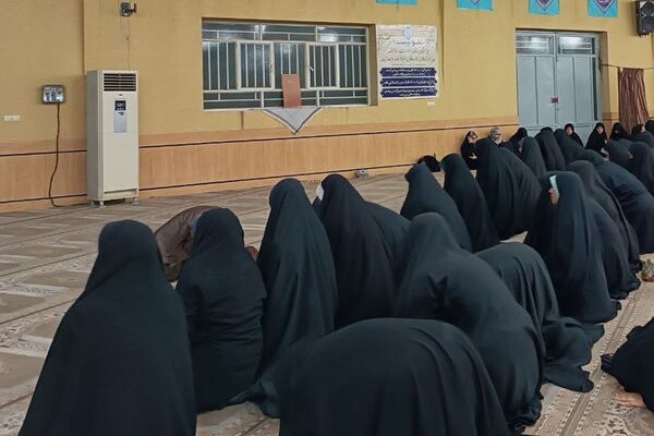 برپایی اولین نماز جماعت در اردوی راهیان نور دانش‌آموزان دختر شهرری